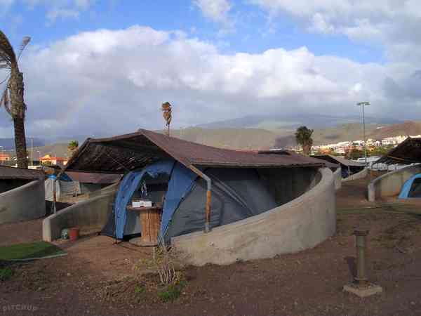 Non-electric earth tent pitch