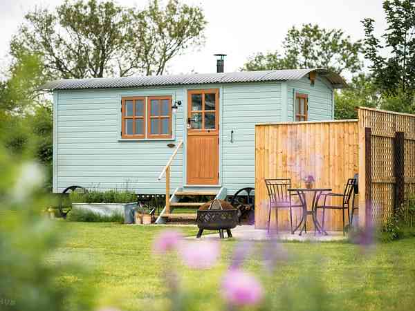 Flopsy 1 bedroom shepherd's hut