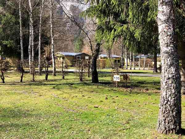 Plass på gressplen , med muligheter for strøm