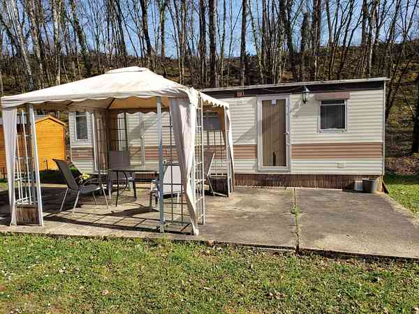 Vintage 2 bedroom static caravan
