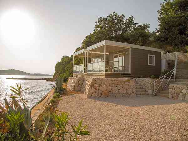 Superior beachfront lodge Superior beachfront lodge