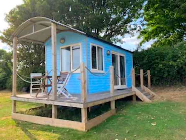 Cove shepherd's hut (2 adults and 3 children, maximum 2 adults)