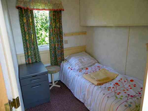 Single bedroom with corner robe and drawer unit Single bedroom with corner robe and drawer unit