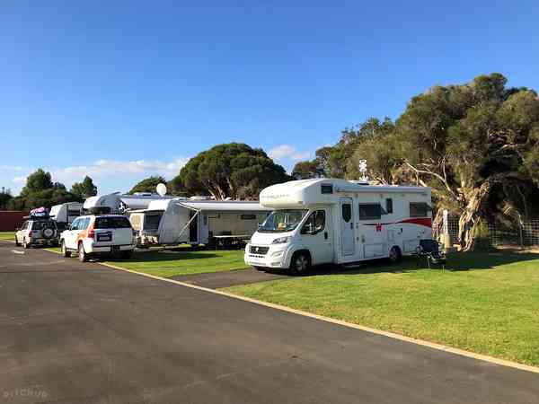 Ample space for all sizes of vehicle Ample space for all sizes of vehicle