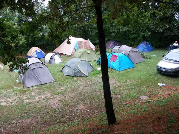 Non-electric grass tent or trailer tent pitch