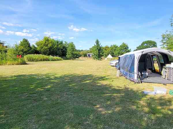 Emplacement pour tente sur herbe sans électricité