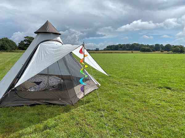 Non-electric grass tent or trailer tent pitch