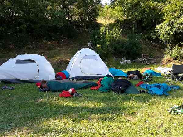 Emplacement sur herbe avec électricité