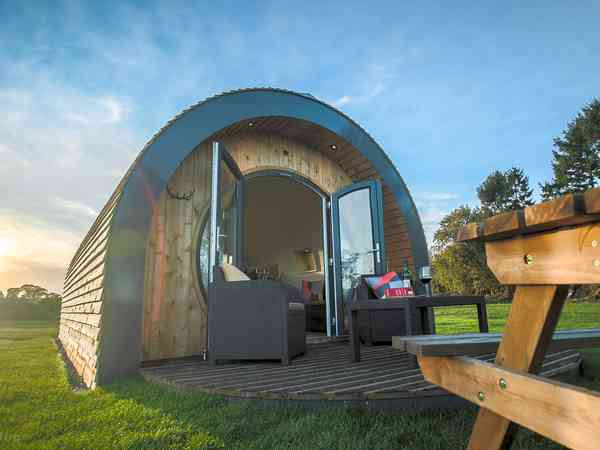 Pod prêt-à-camper (2 adultes et 2 enfants, animaux acceptés)