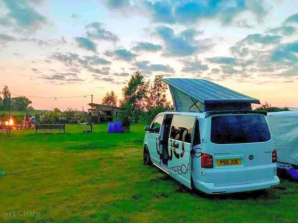 Emplacement van sur herbe sans électricité