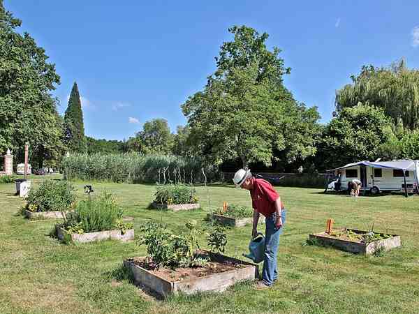 Emplacement sur herbe avec électricité optionnelle