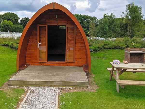 Camping pod (2 adults and 3 children)
