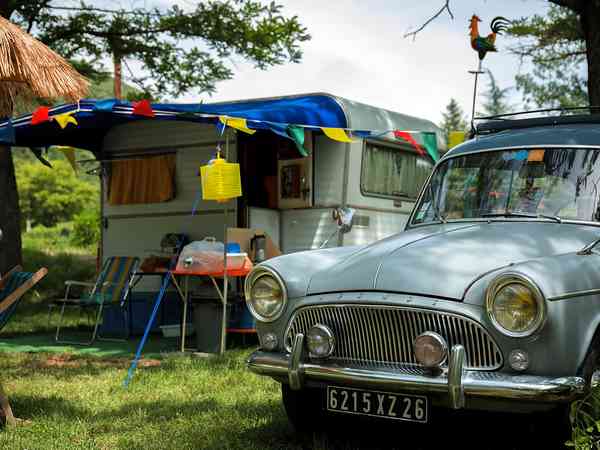 Lote para tenda, para auto tenda ou para trailer pavimentado e de grama com eletricidade opcional