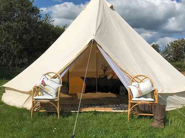 Alpaca Retreat bell tent (2 adults and 3 children, secluded)