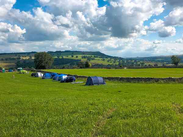 Emplacement pour tente ou pour caravane pliante sur herbe sans électricité