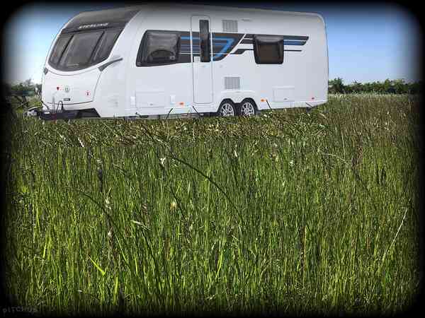 Staplaats voor caravan en camper op gras en grind zonder elektriciteit