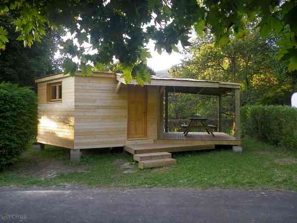 A microlodge with covered terrace A microlodge with covered terrace