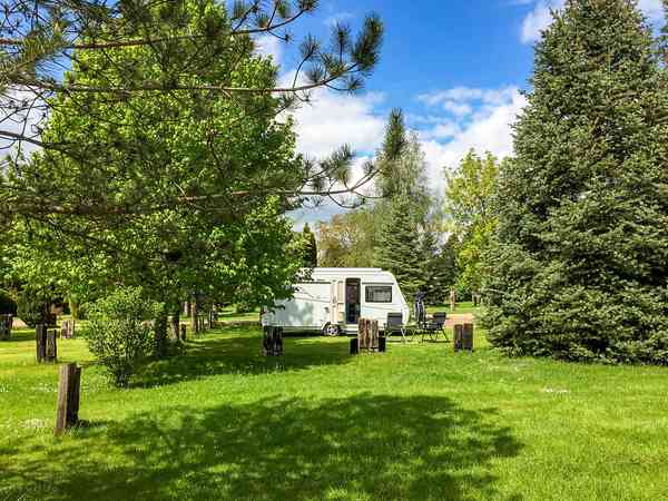 Emplacement sur herbe avec électricité optionnelle