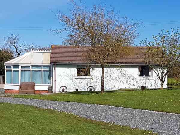 Cedar 3 bedroom cottage / chalet / bungalow