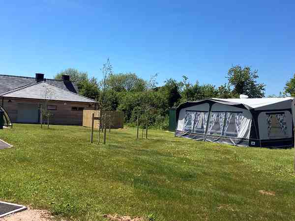 Emplacement sur herbe sans électricité