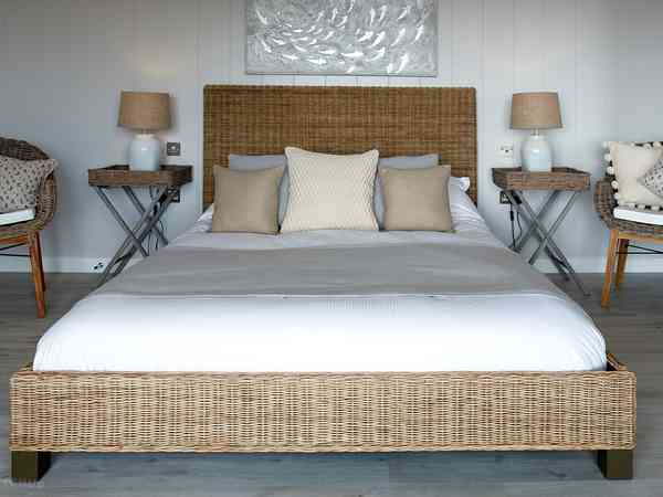 Hillside 1 bedroom cottage / chalet / bungalow (no pets)