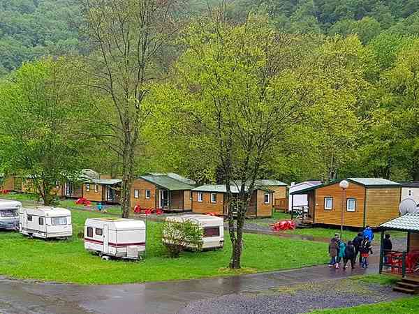 Emplacement pour autocaravane sur sol dur avec électricité optionnelle