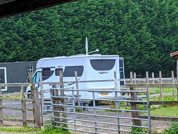 Non-electric asphalt motorhome pitch