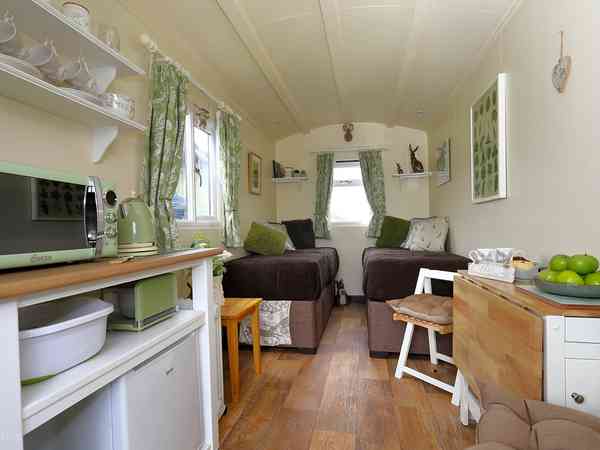 Hop To It shepherd's hut (no pets)