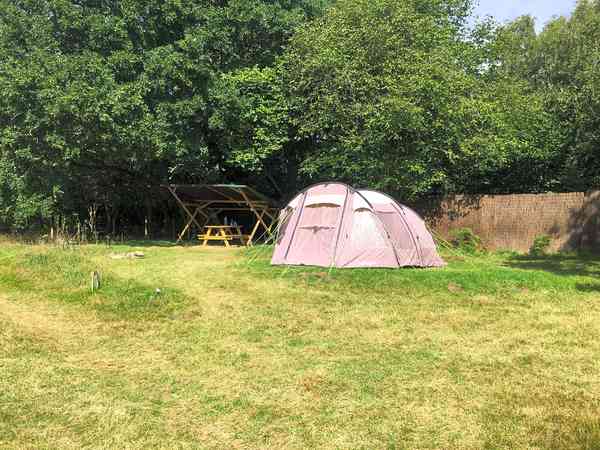 Emplacement pour tente (Acorn) sur herbe sans électricité