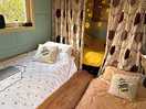 Woodpecker shepherds hut | beds