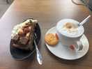 Lekker koffie drinken in de horeca gelegenheid. eten is ook heel goed daar.
