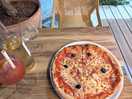 Perfect stone baked margarita pizza with the rossini cocktail and local wine from garlaban region.
