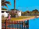 Bar y piscina juntos