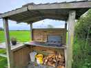 Outdoor kitchen, so cute and rustic!