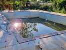 Empty pool, stark contrast from what was advertised on pitchup.