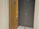 Single large shower