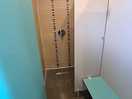 Very helpful seat and screen to keep your clothes dry