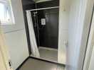 Left shower was easiest to use.