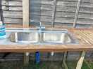 Dishwashing sink