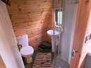 Swans nest shower/toilet room