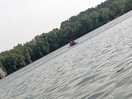 Mit eigenem oder geliehenen stand up paddle boards auf dem see. oder ganz normaler bade spaß.