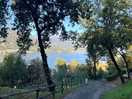 Ausblick vom campingplatz, runter aus den gardasee.