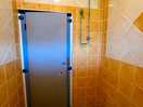 Shower cubical large and running hot water