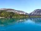 Lago dentro del camping