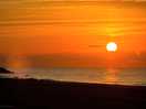 Sonnenaufgang am strand vom campingplatz 3 estrellas
