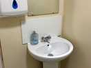 Wash basin in cubicle