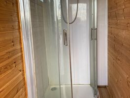 Shower compartment