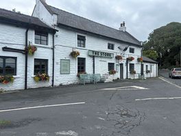 The stork hotel is a 20 minute walk away and perfect for a spot of lunch