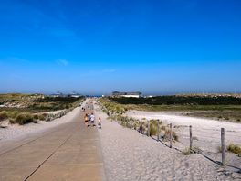 Walk way down to beach