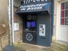 24 hour pizza in village - 5 mins walk